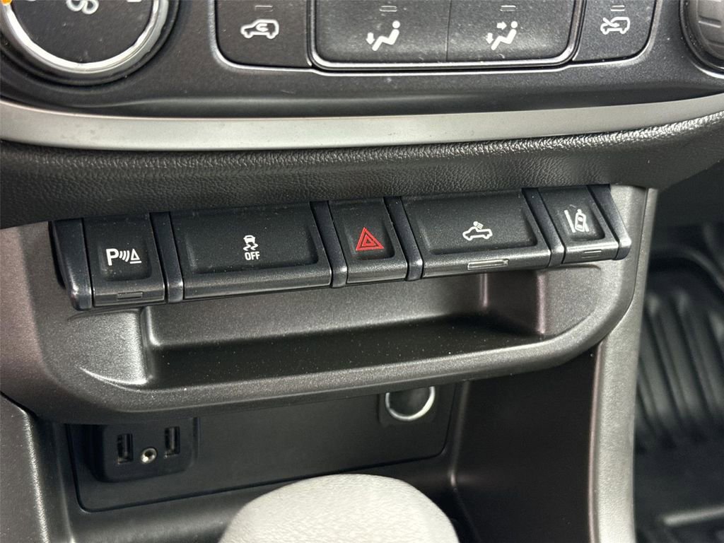 Used 2022 Chevrolet Colorado LT w/ Fleet Safety Package RWD image 33