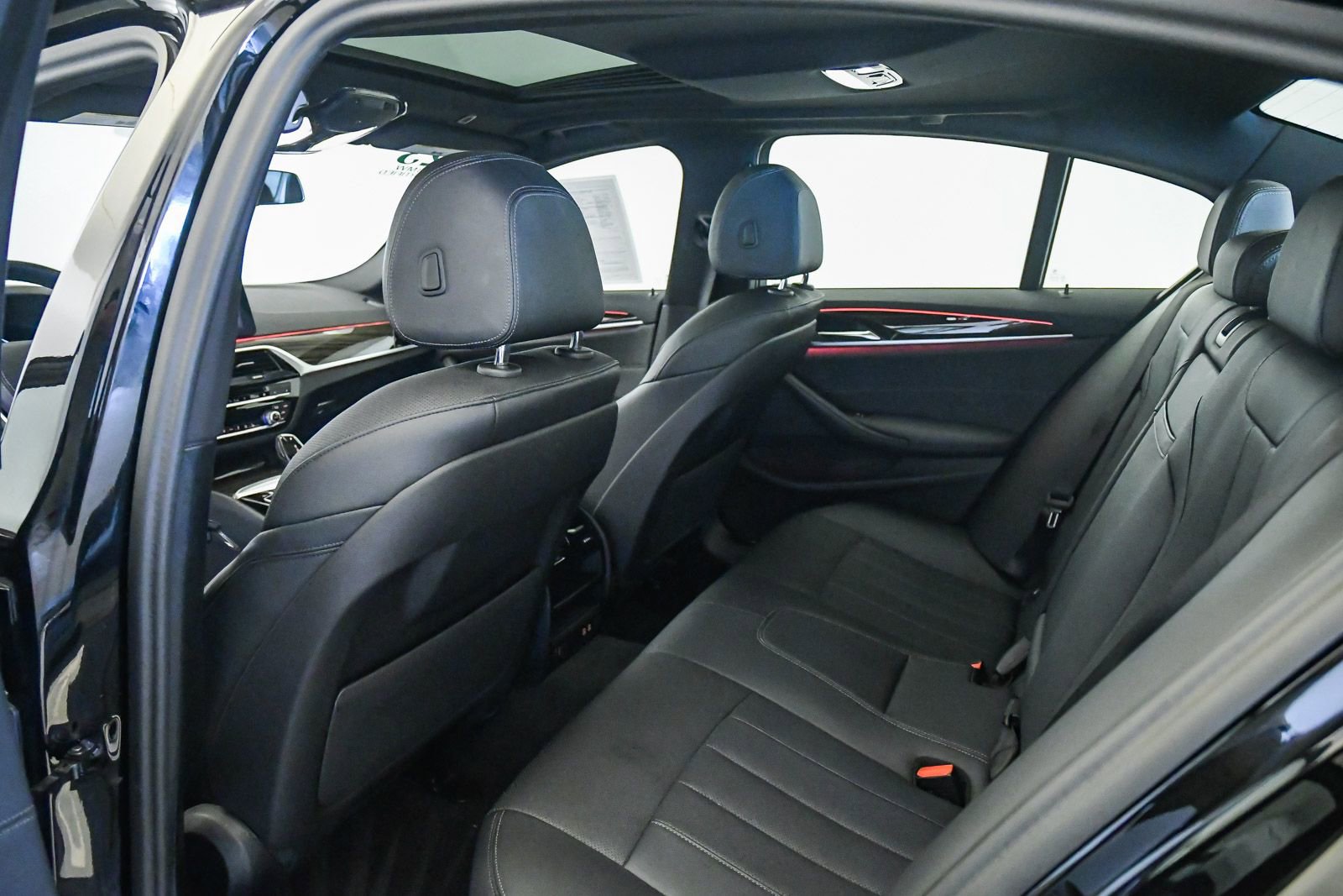 Certified 2023 BMW 530e w/ Convenience Package image 20