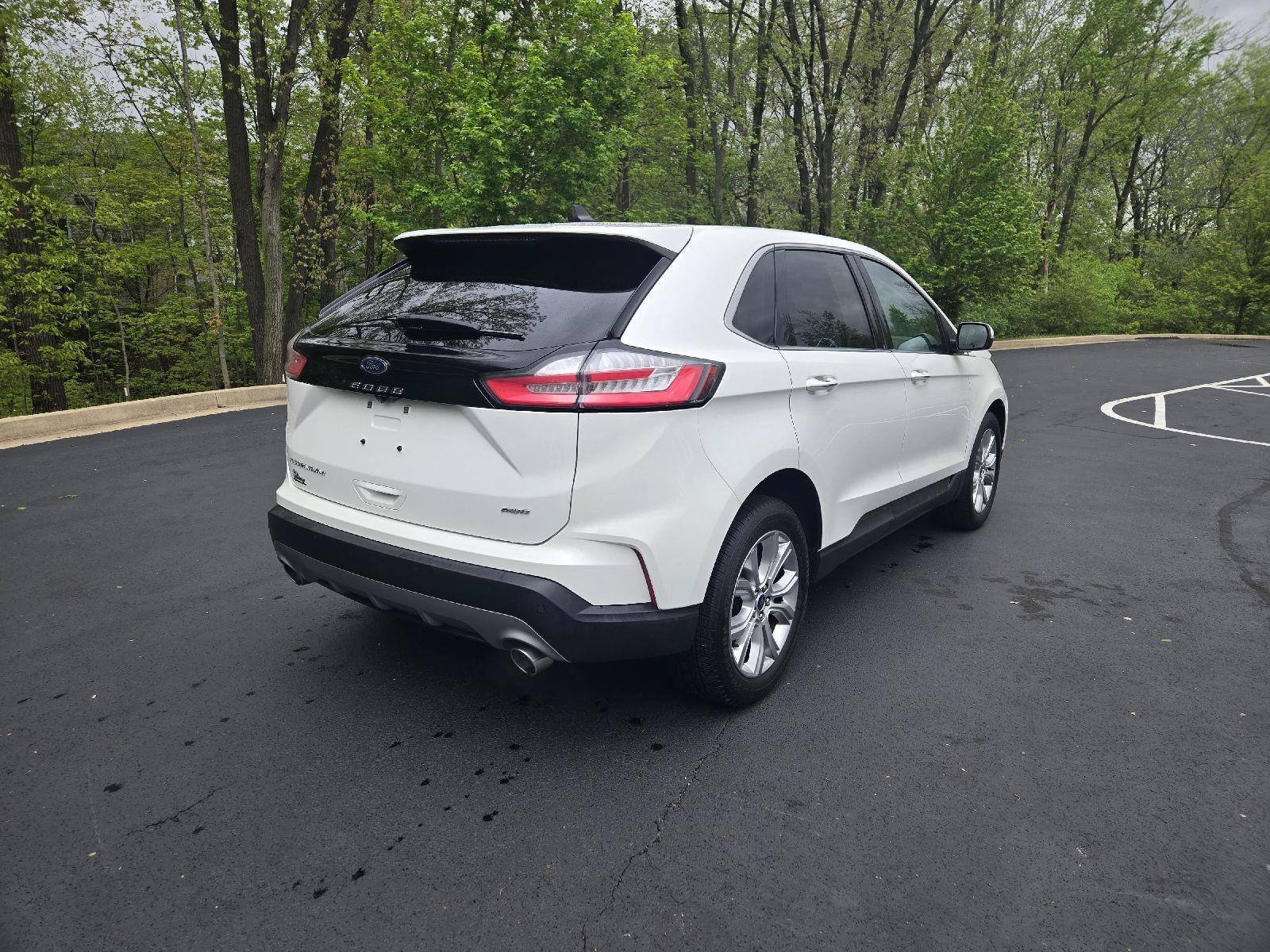 Used 2022 Ford Edge Titanium w/ Equipment Group 301A AWD/4WD image 3