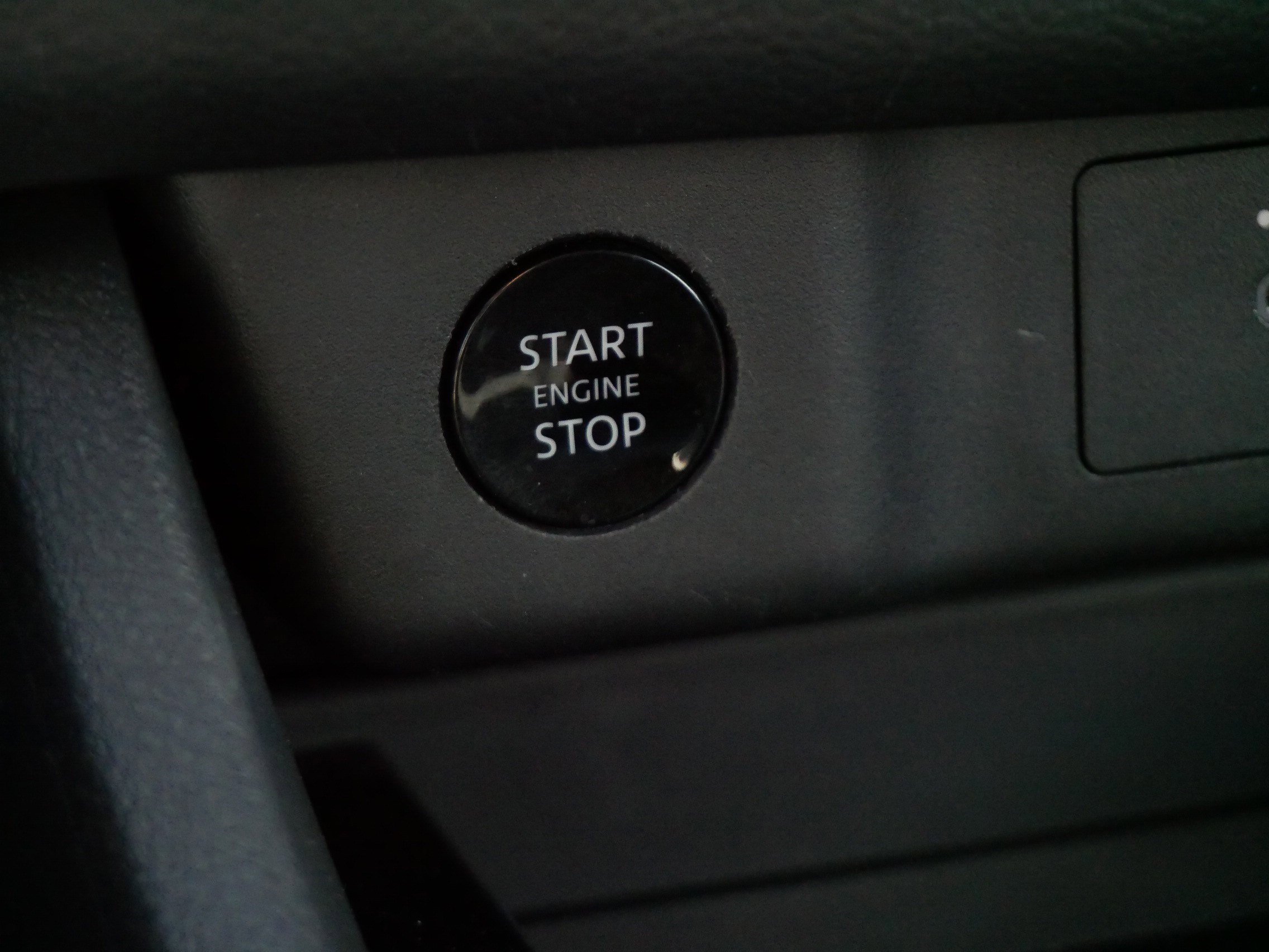 Used 2024 Nissan Rogue S image 29