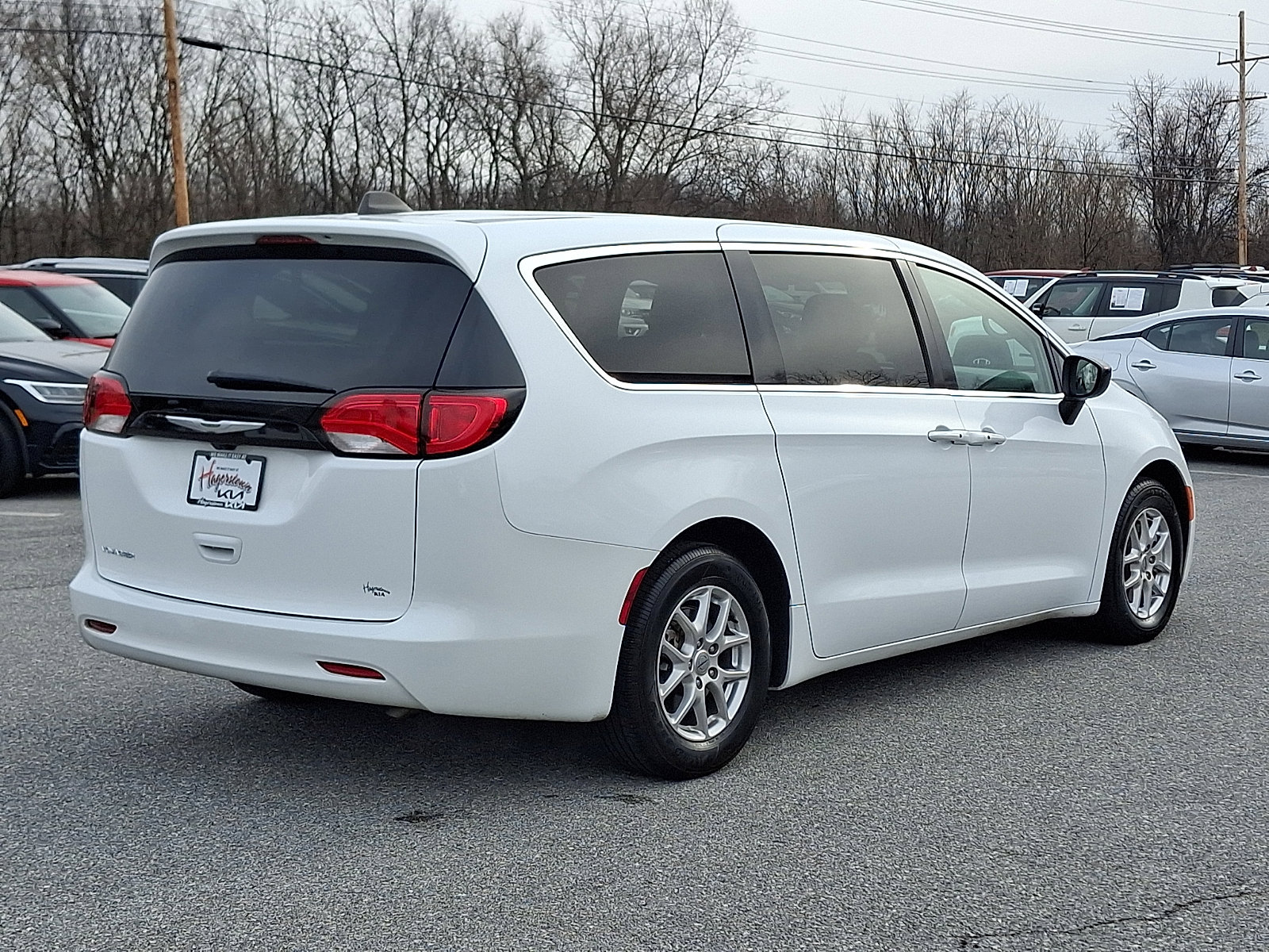Used 2024 Chrysler Voyager LX image 6