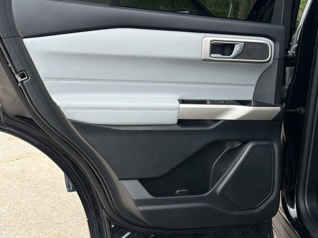 Used 2023 Ford Explorer XLT w/ Equipment Group 202A image 12