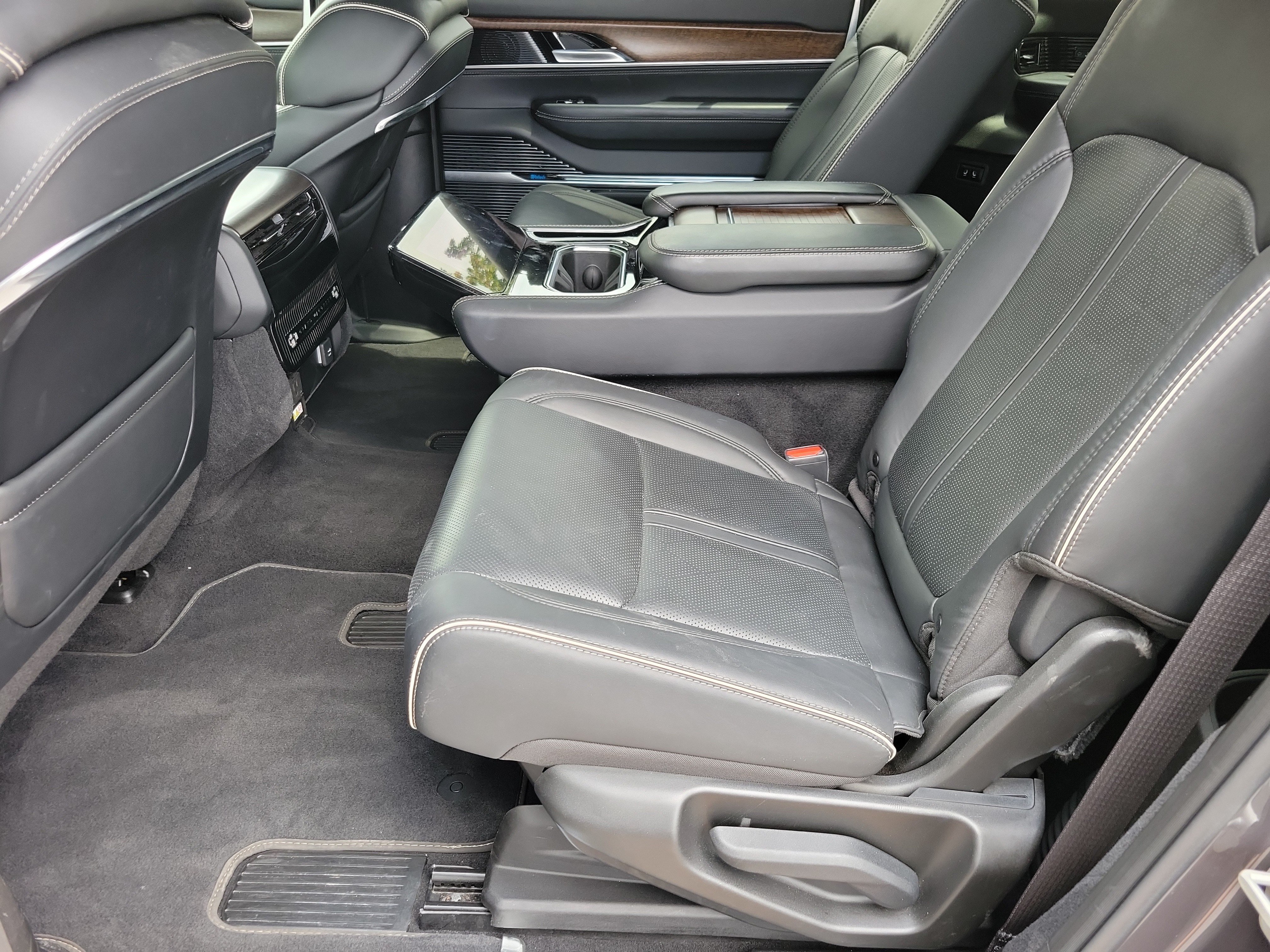 Used 2023 Jeep Grand Wagoneer L Series II AWD/4WD image 8
