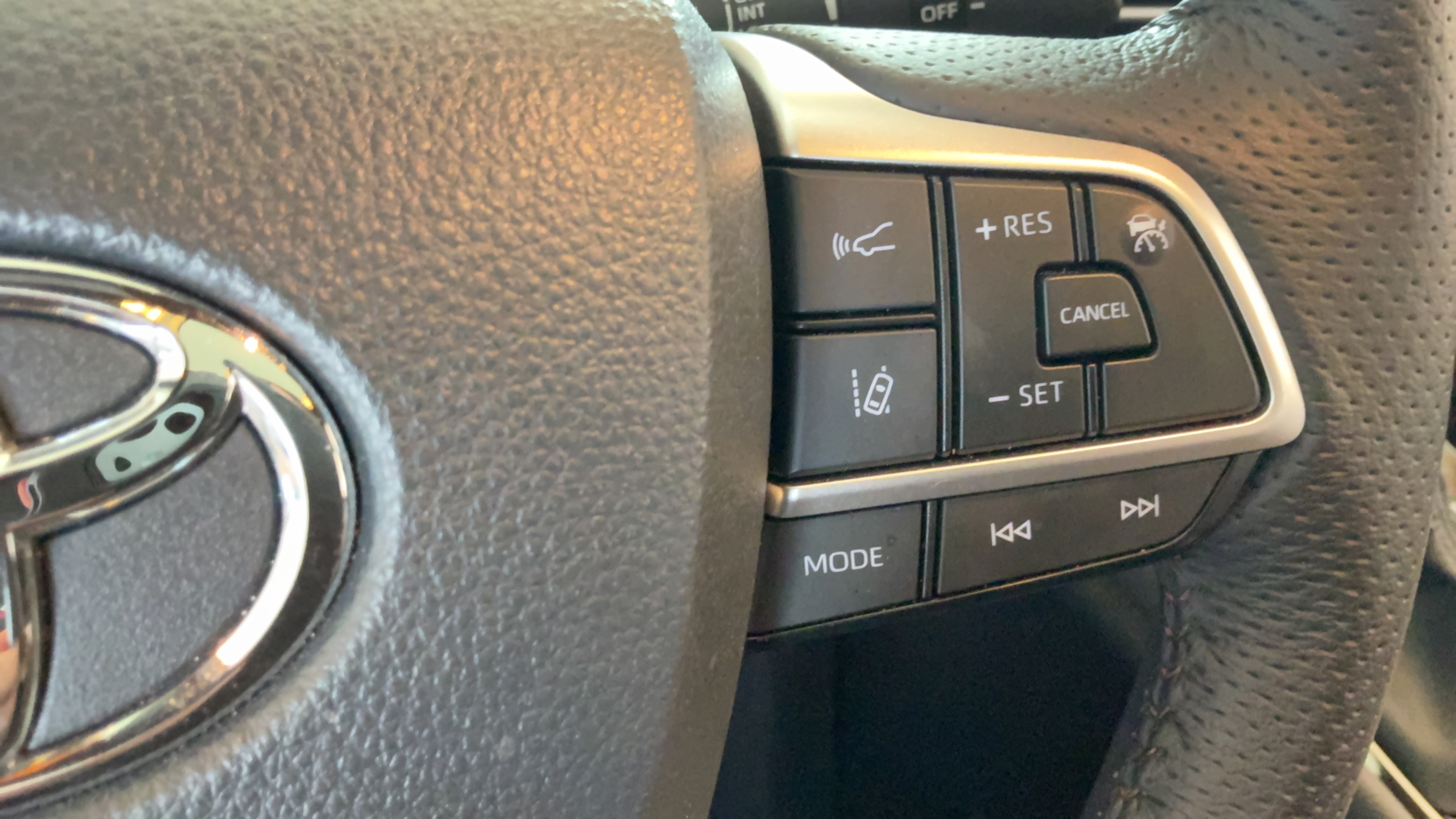Certified 2025 Toyota Sienna Limited AWD/4WD image 18