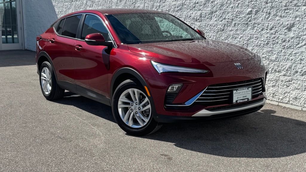 Used 2025 Buick Envista Preferred image 2