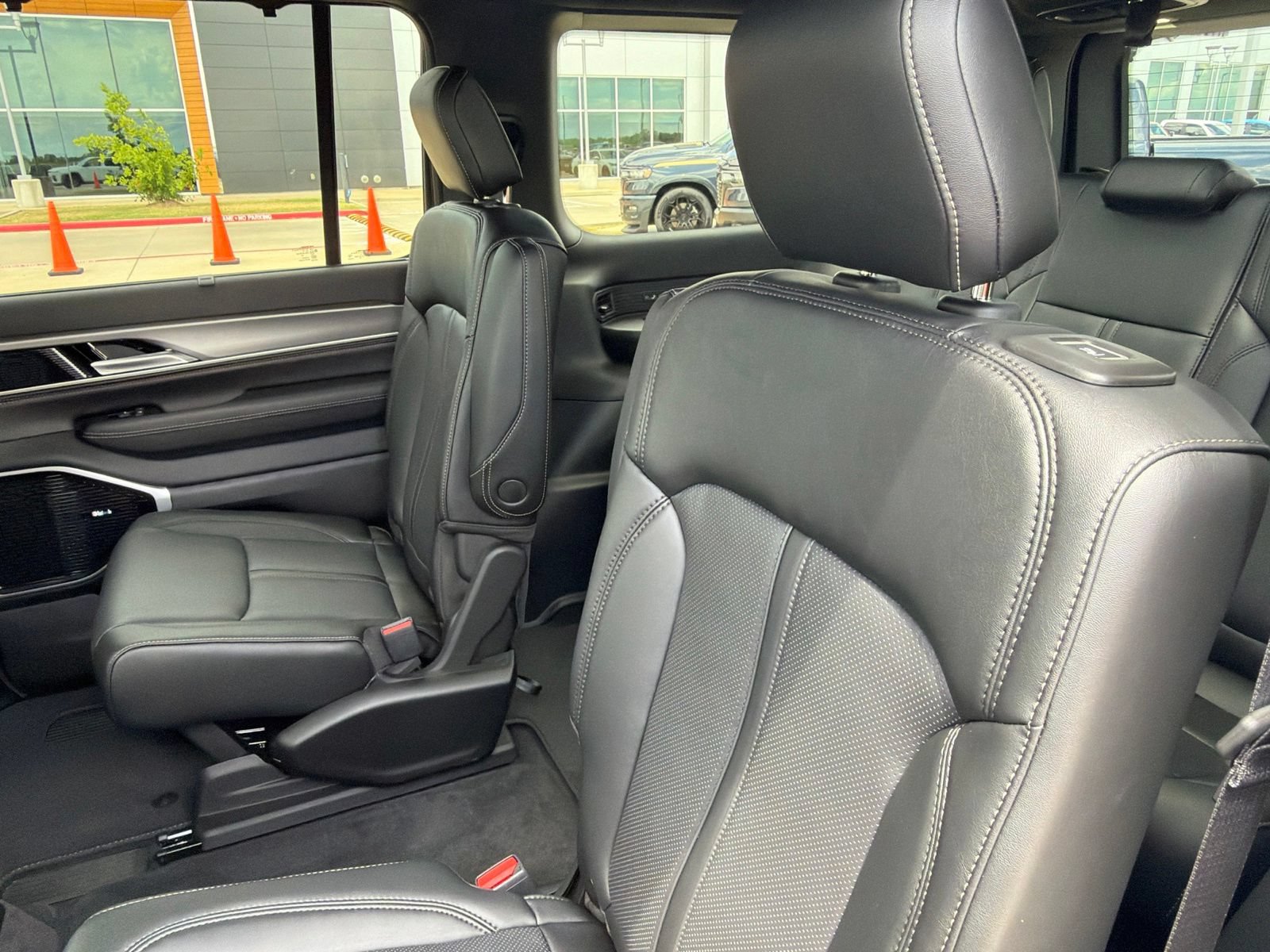 New 2026 Jeep Grand Wagoneer Limited AWD/4WD image 19