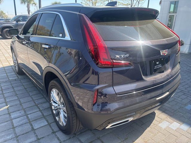 Certified 2025 Cadillac XT4 Premium Luxury image 2