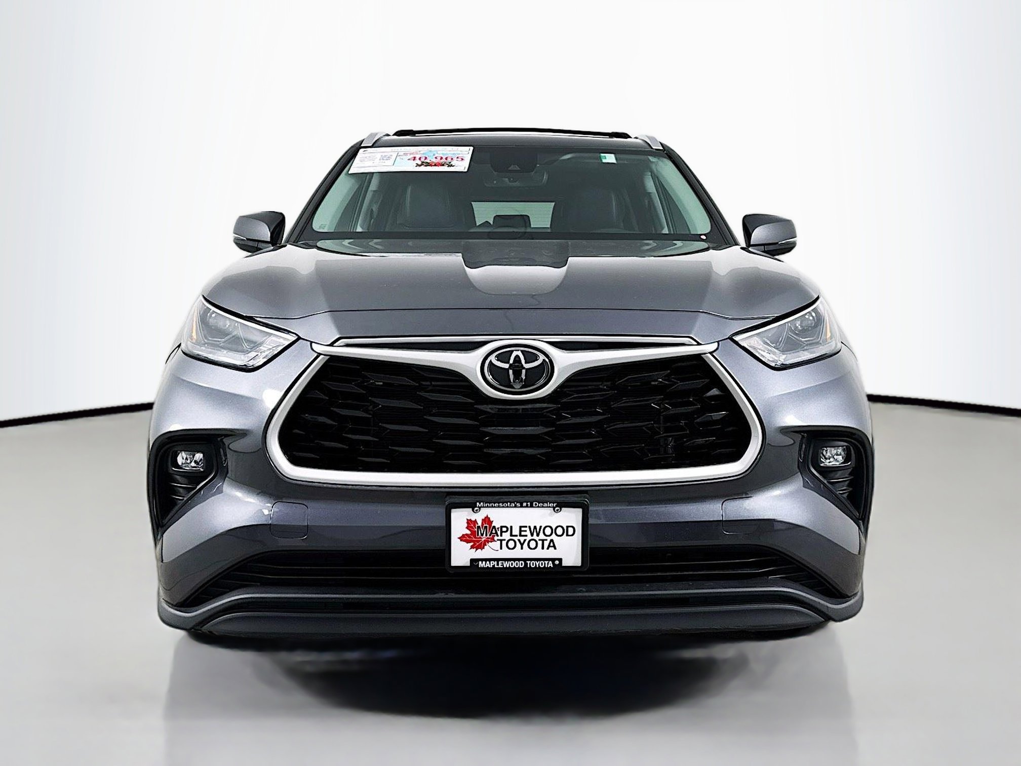 Used 2023 Toyota Highlander XLE AWD/4WD image 2