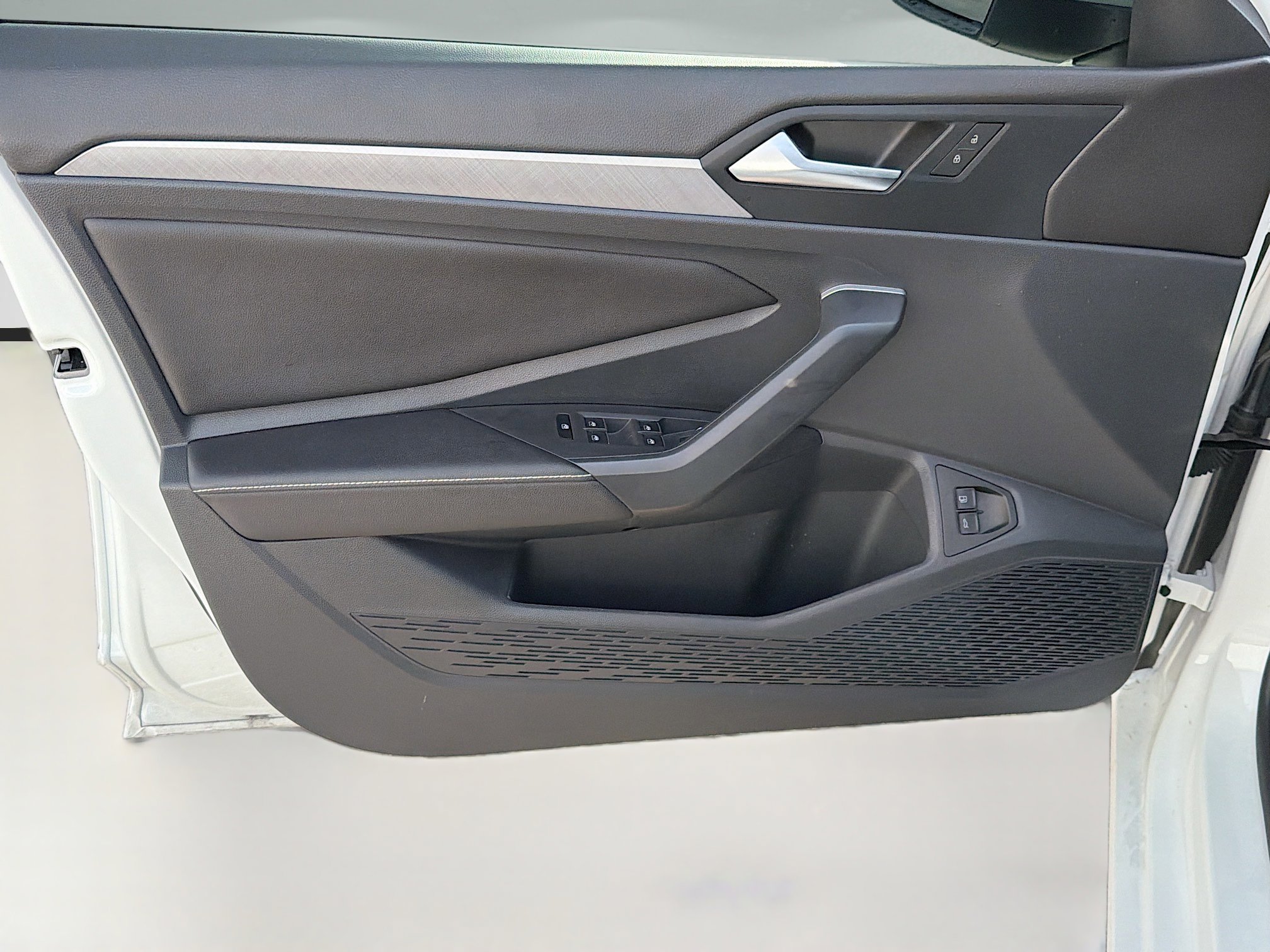 Used 2024 Volkswagen Jetta SE w/ Panoramic Sunroof Package FWD image 19