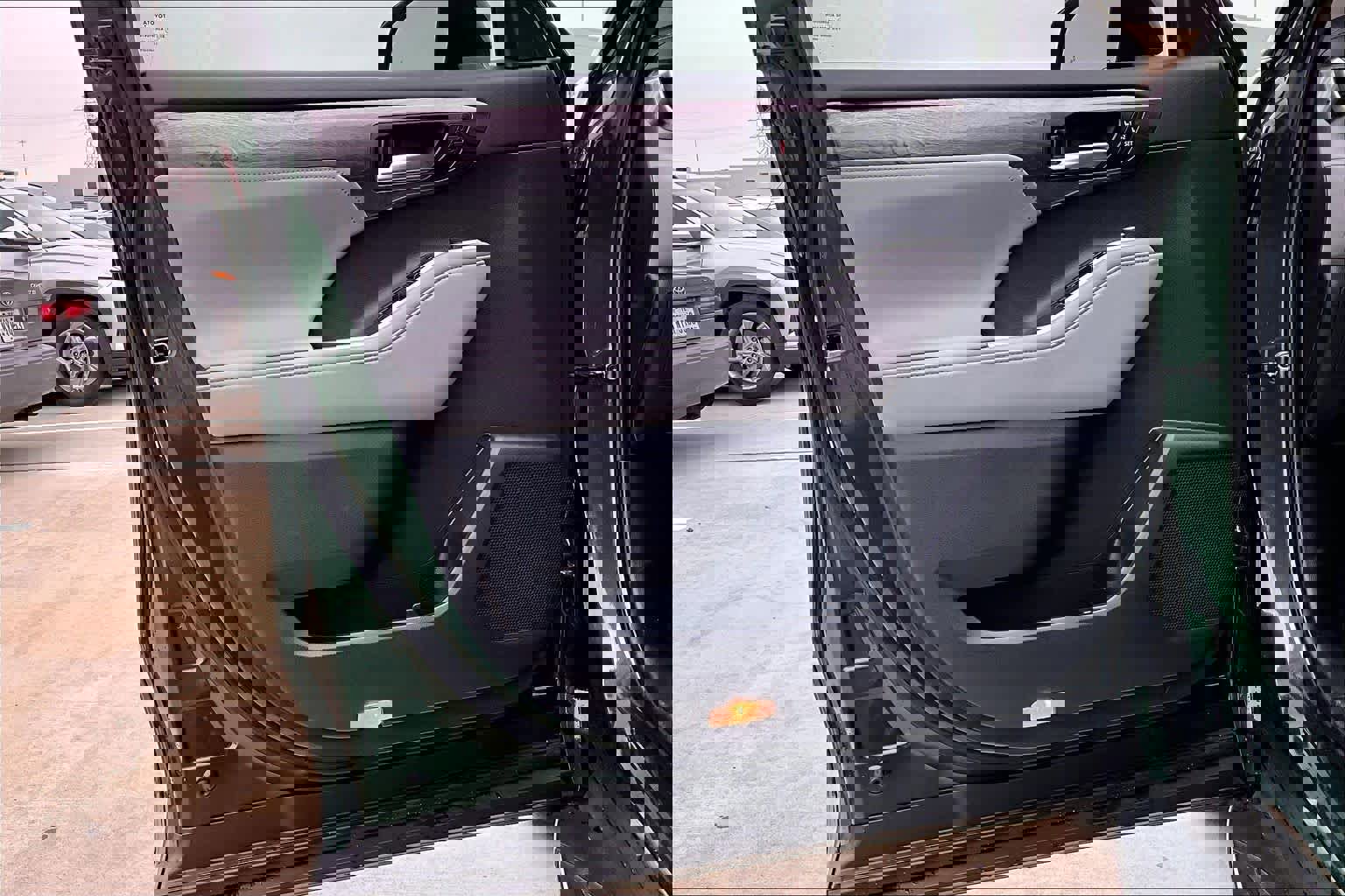 Used 2024 Toyota Highlander Limited image 21