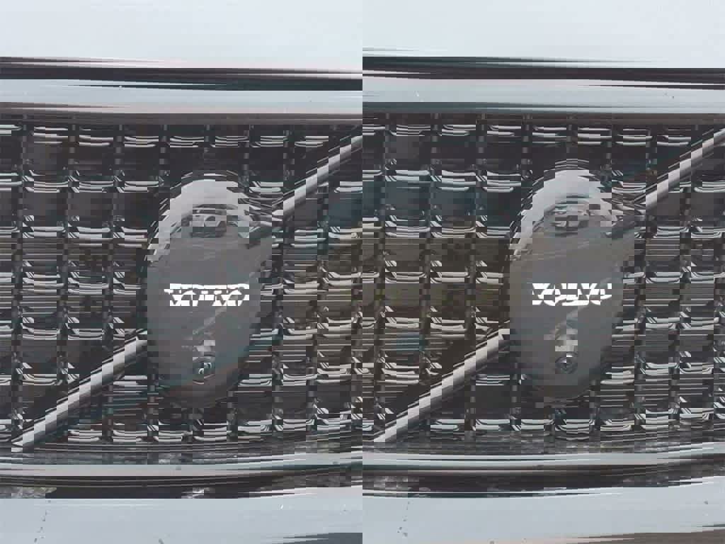 New 2026 Volvo XC40 B5 Ultra w/ Protection Package Premier image 11