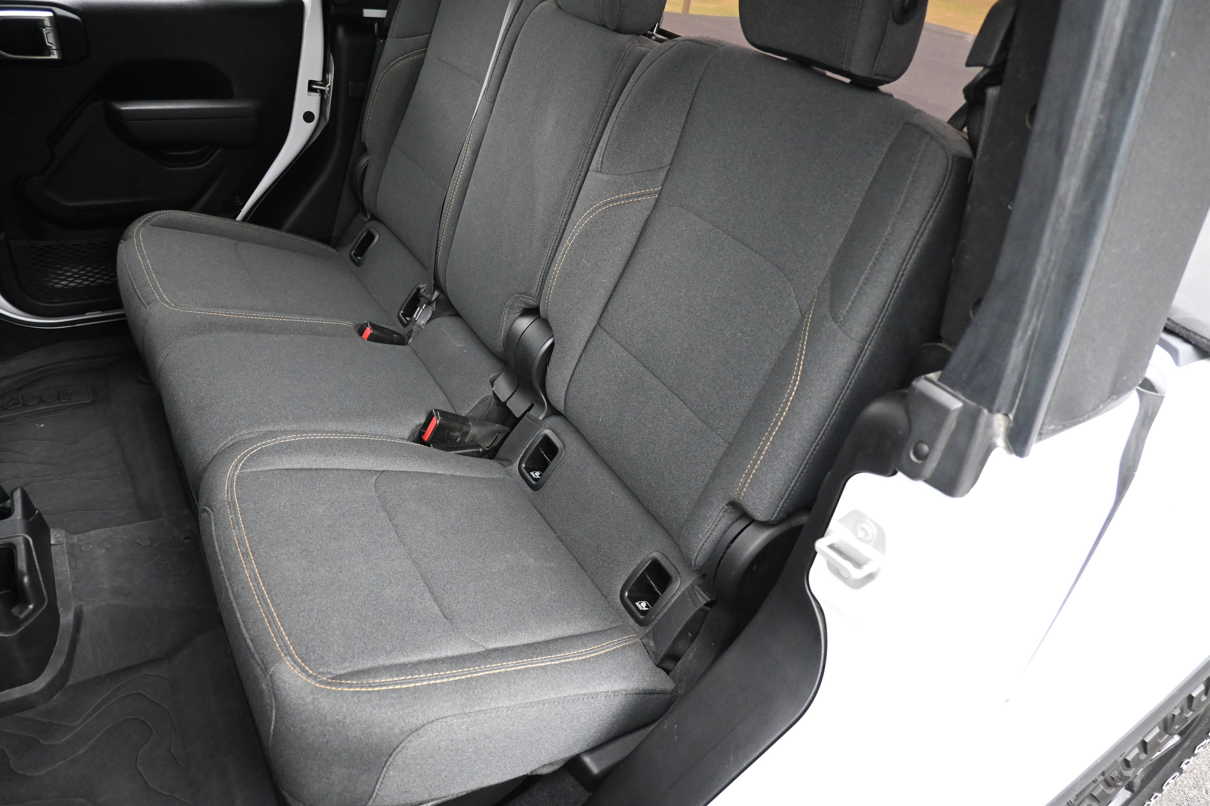 Used 2024 Jeep Gladiator Sport AWD/4WD image 16