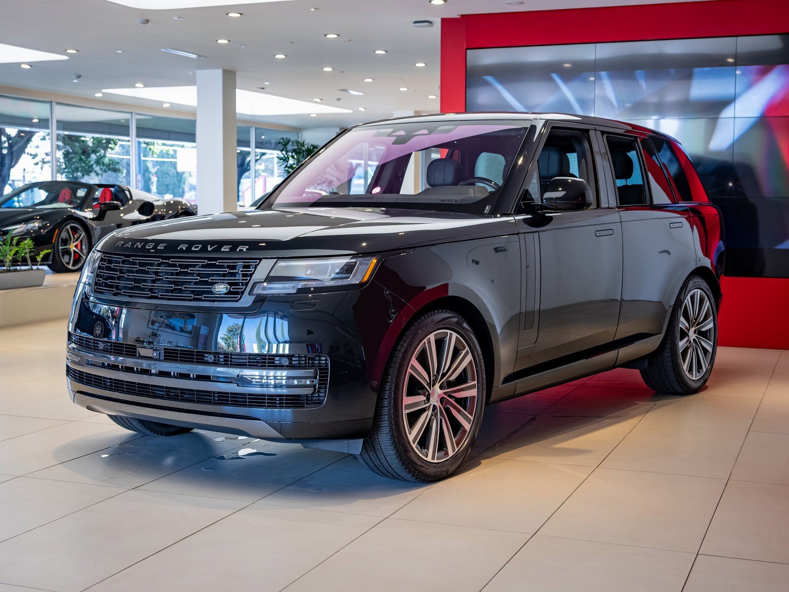 Used 2023 Land Rover Range Rover SE image 4
