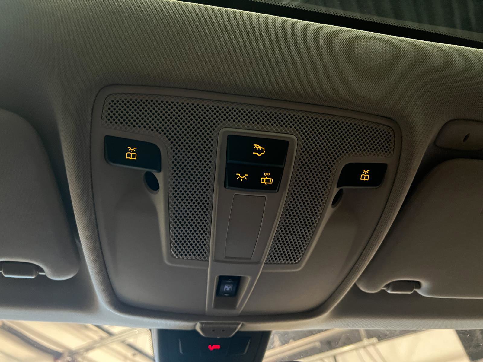 Used 2018 INFINITI QX30 Premium w/ Navigation Package image 21