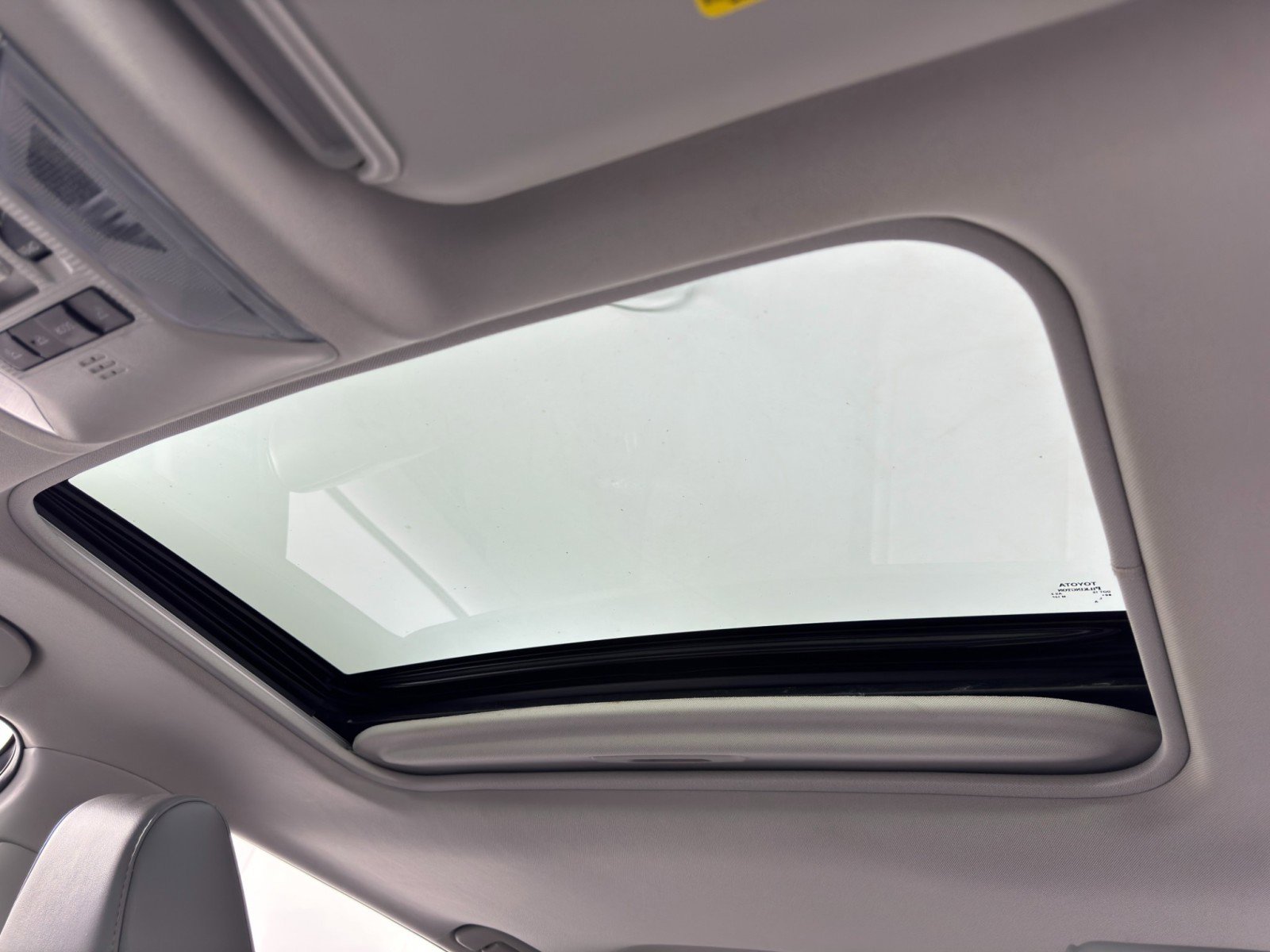 Used 2022 Toyota RAV4 XLE Premium image 11