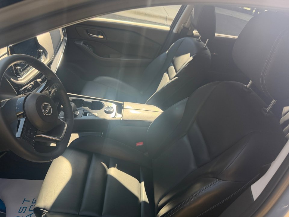 Used 2023 Nissan Rogue SV w/ SV Premium Package image 34