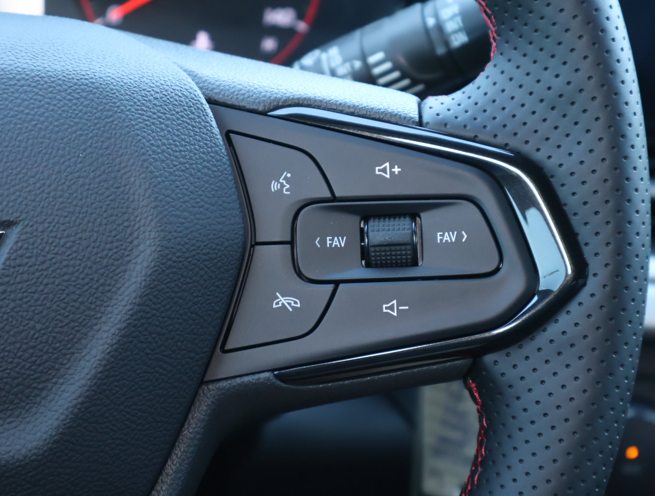 New 2026 Chevrolet Trax RS w/ Driver Confidence Package FWD image 13