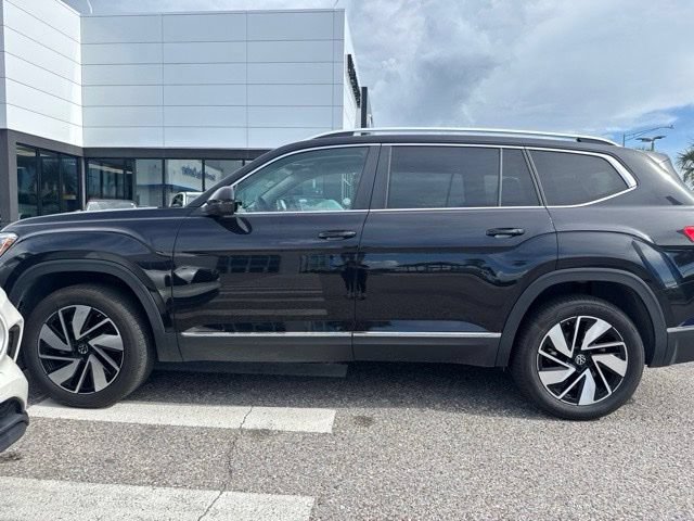 Used 2025 Volkswagen Atlas SEL AWD/4WD image 4