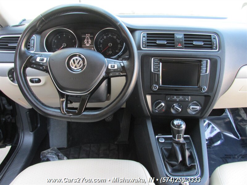 Used 2017 Volkswagen Jetta SE FWD image 19