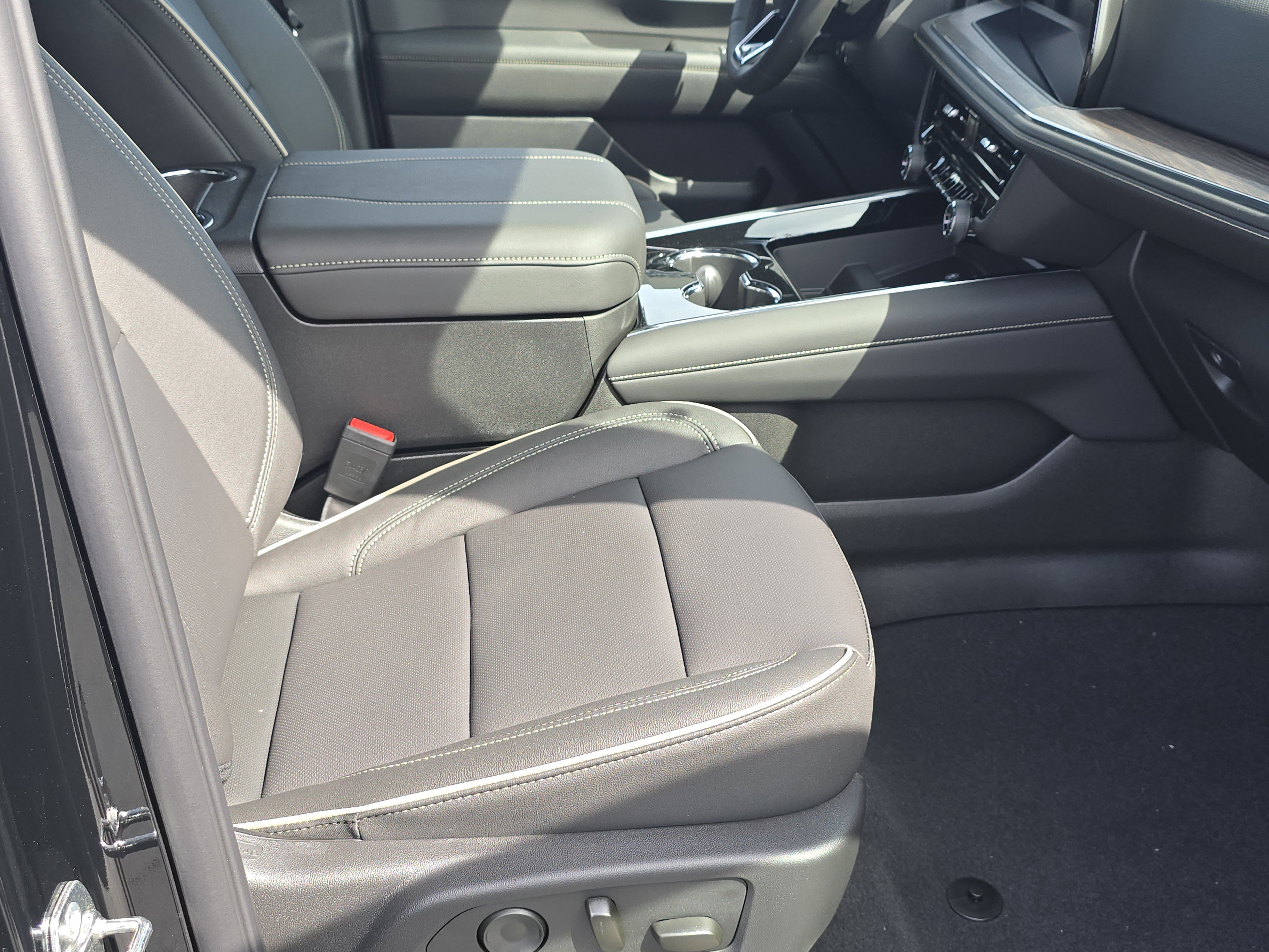 New 2026 Chevrolet Suburban Premier image 25