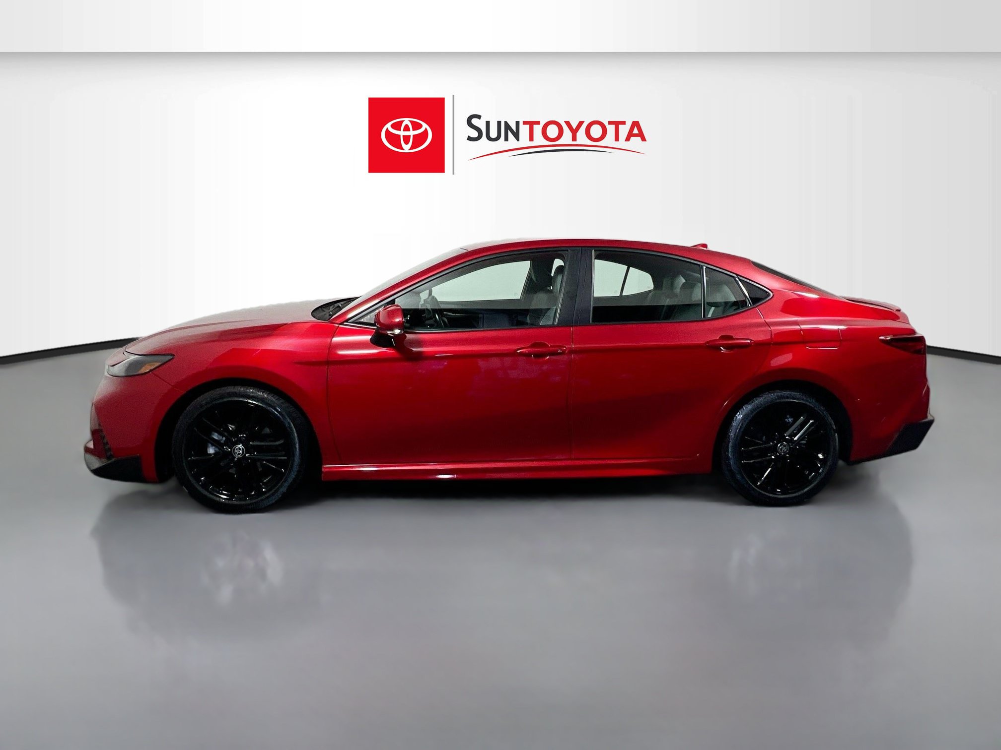 Used 2025 Toyota Camry SE w/ Convenience Package FWD image 6