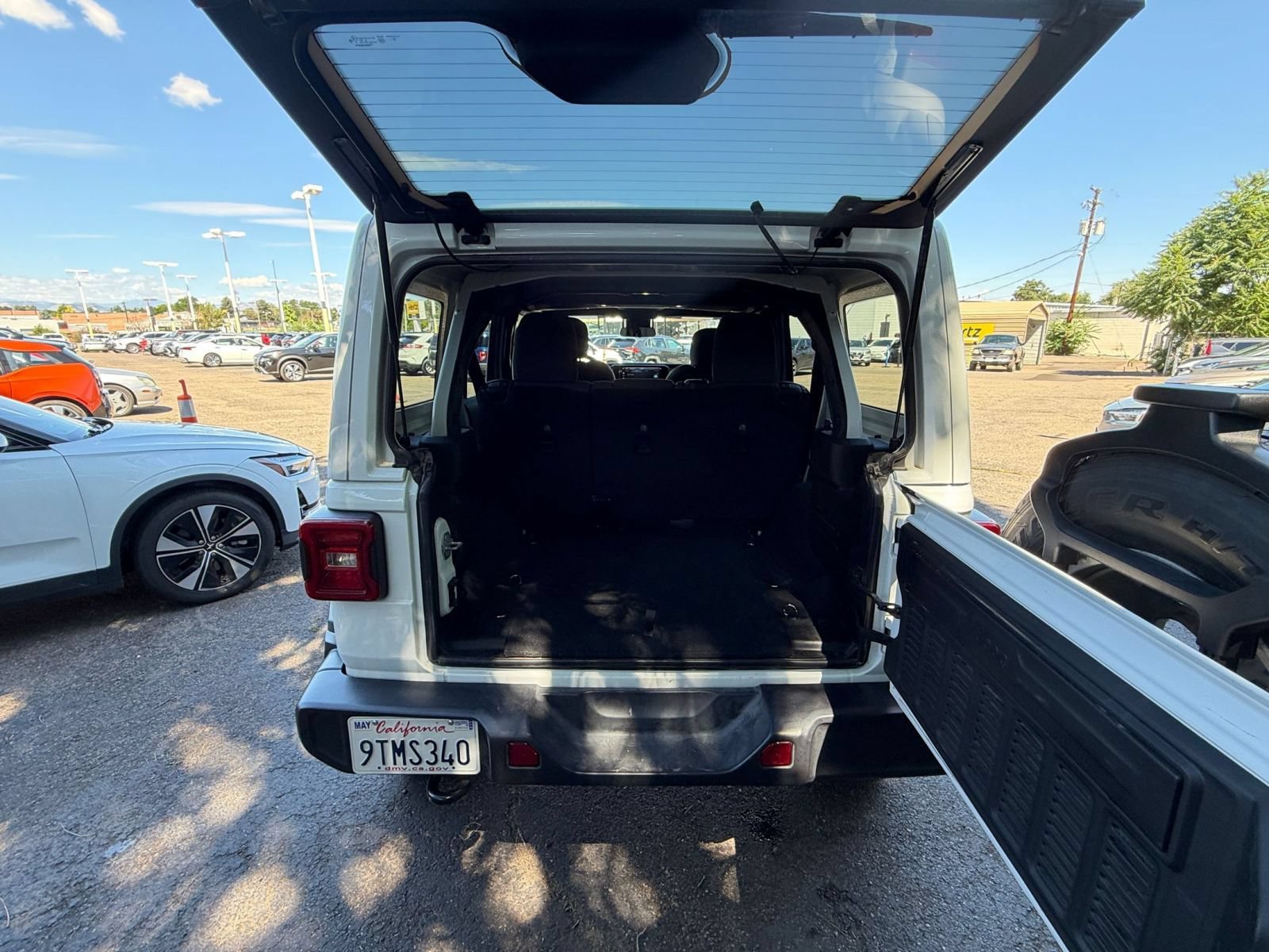 Used 2025 Jeep Wrangler Unlimited Sahara AWD/4WD image 31
