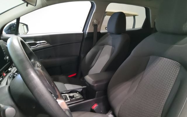 Used 2024 Kia Sportage LX FWD image 17
