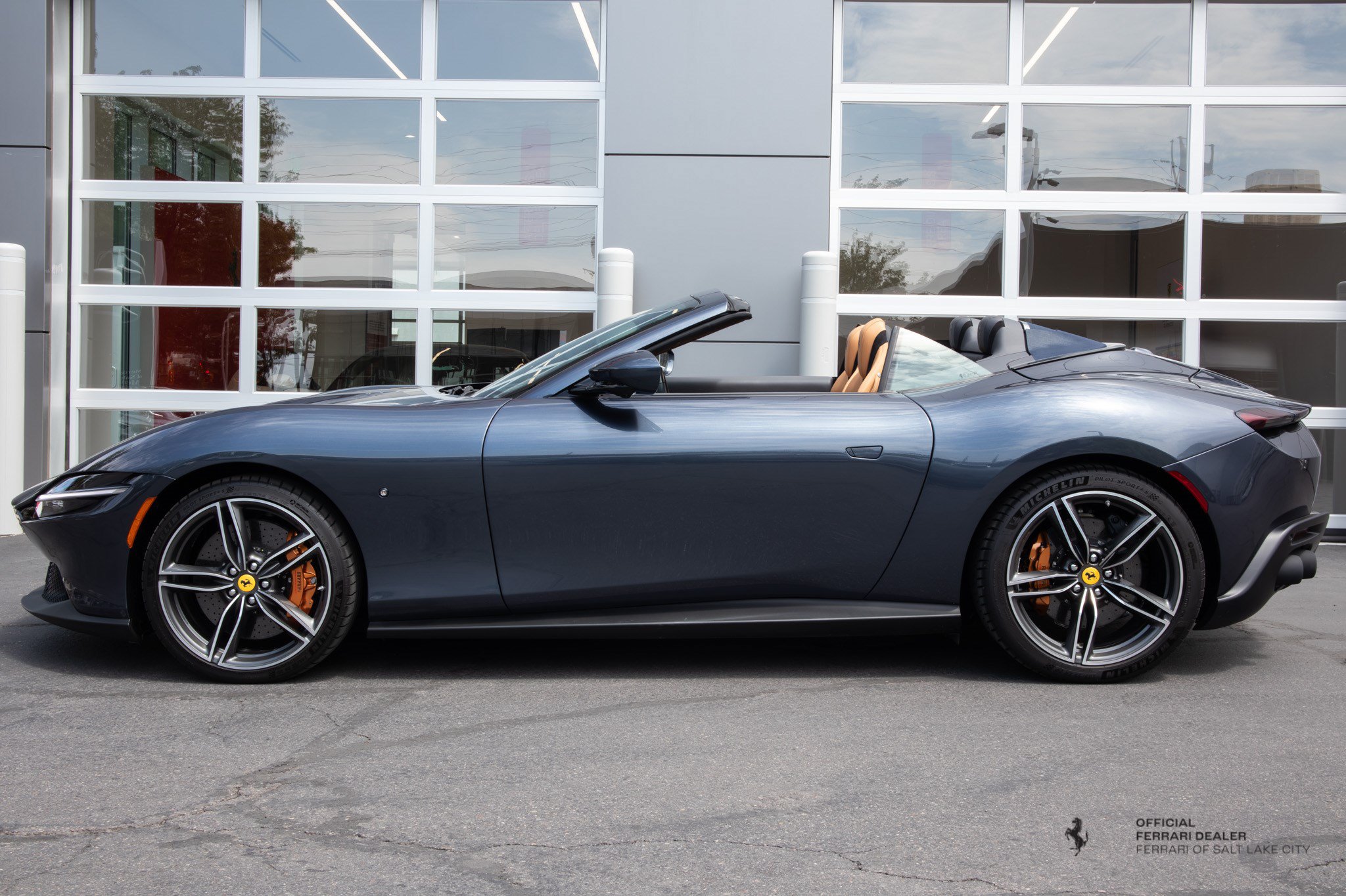 Used 2025 Ferrari Roma Spider RWD image 2