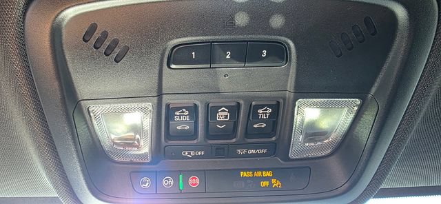 Used 2023 Chevrolet Traverse Premier AWD/4WD image 28