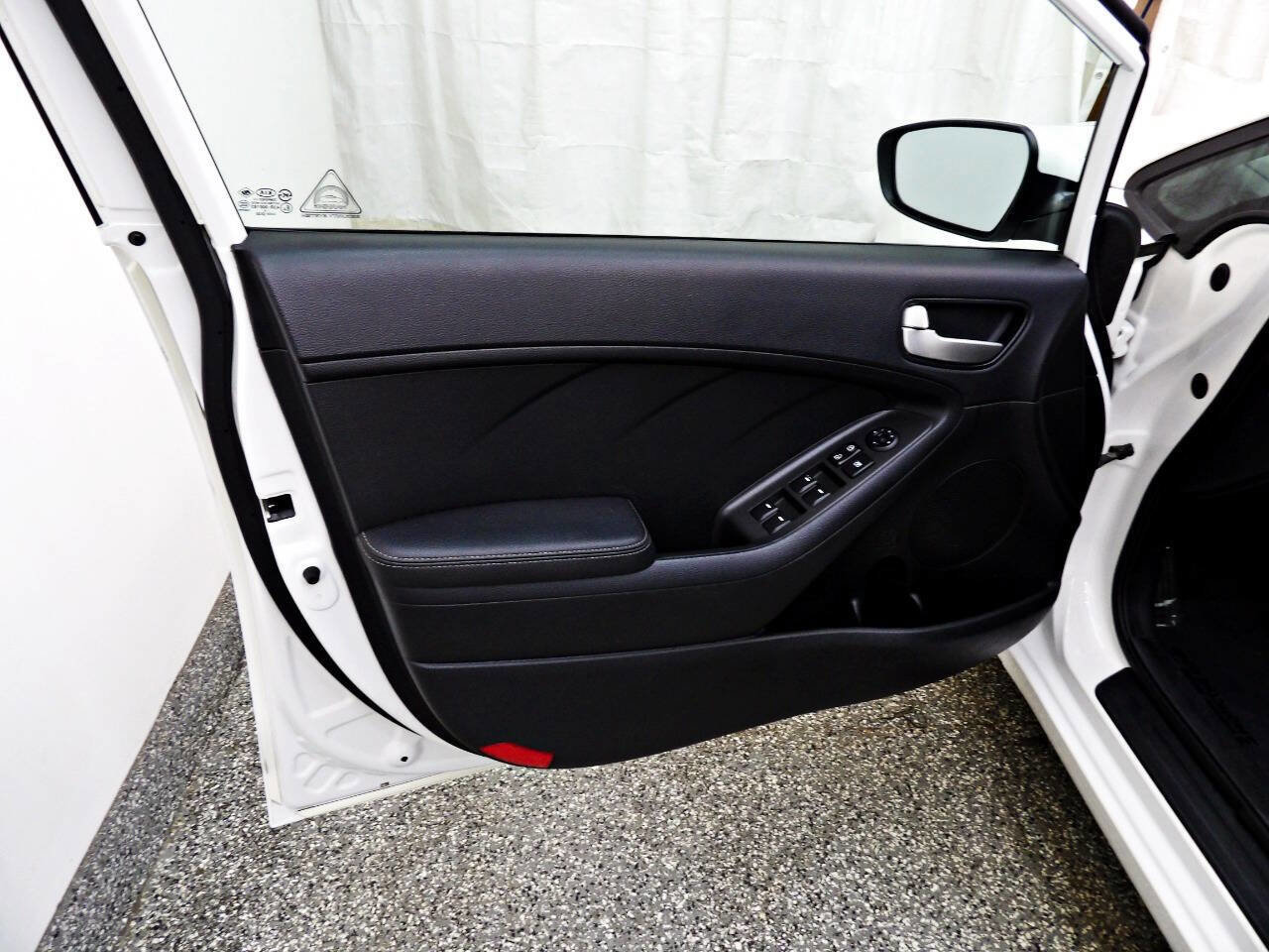 Used 2017 Kia Forte LX image 17