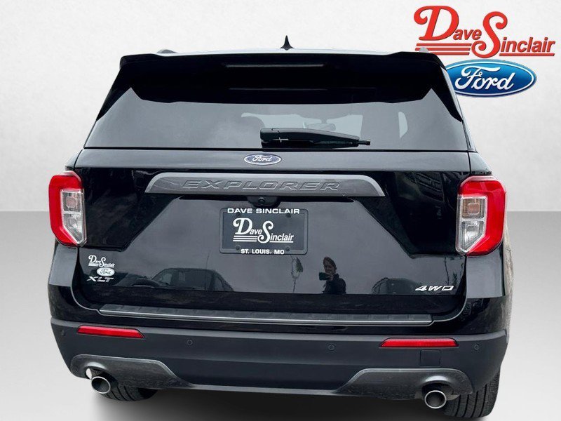 Used 2022 Ford Explorer XLT w/ Equipment Group 202A image 8