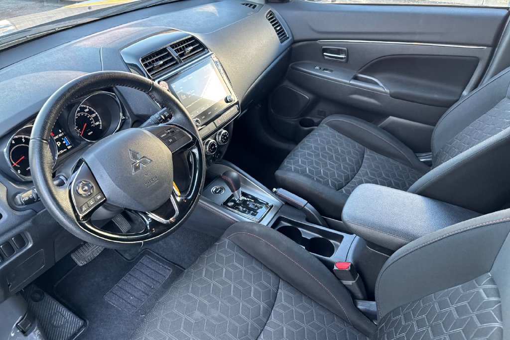 Used 2025 Mitsubishi Outlander Sport LE AWD/4WD image 12