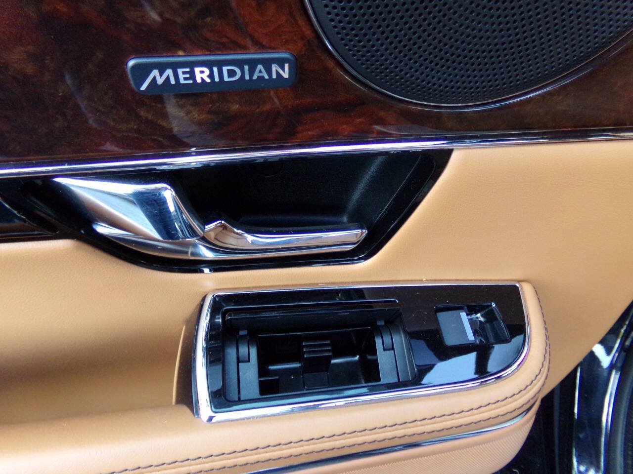 Used 2013 Jaguar XJ AWD image 26