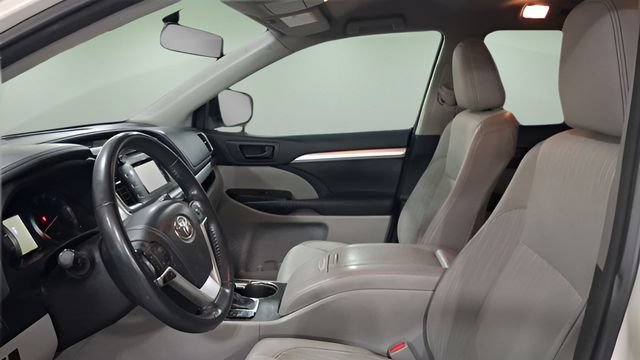 Used 2014 Toyota Highlander Plus AWD/4WD image 11
