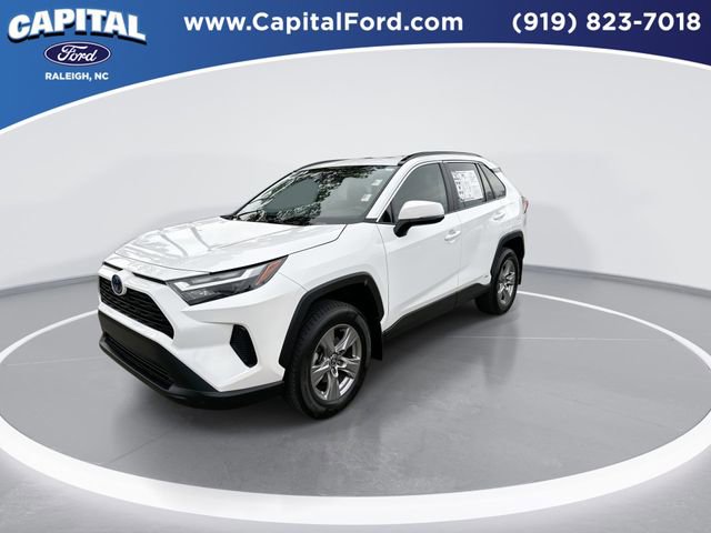 Used 2023 Toyota RAV4 XLE w/ Convenience Package image 4