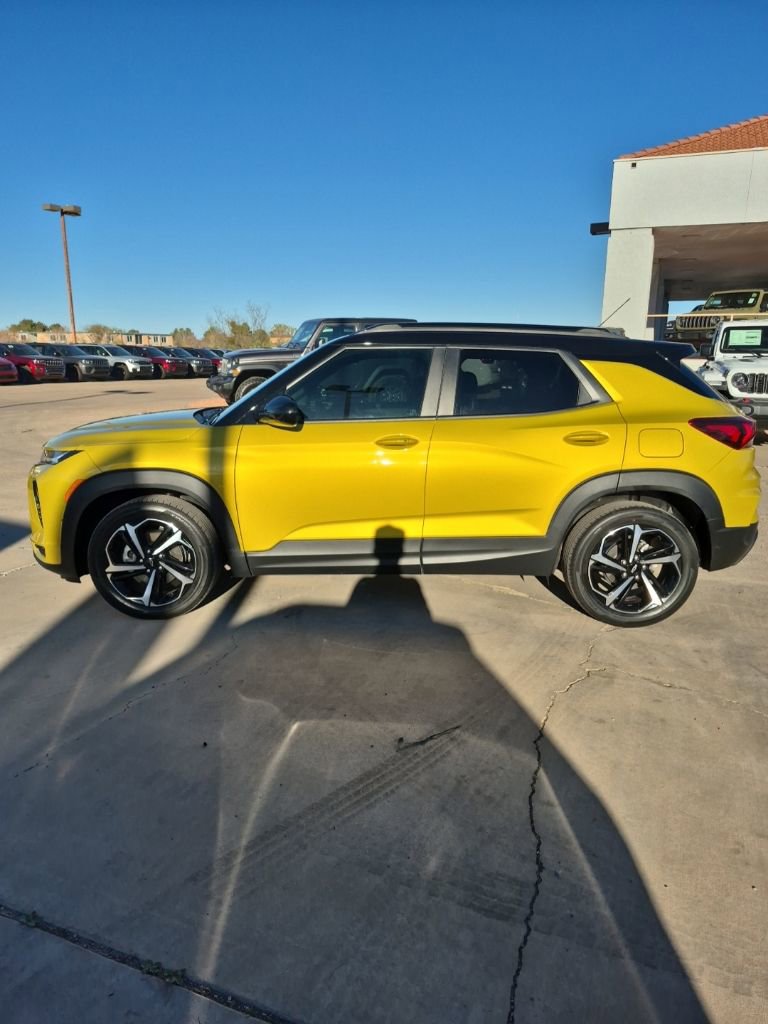Used 2023 Chevrolet TrailBlazer RS w/ Sun and Liftgate Package FWD image 8