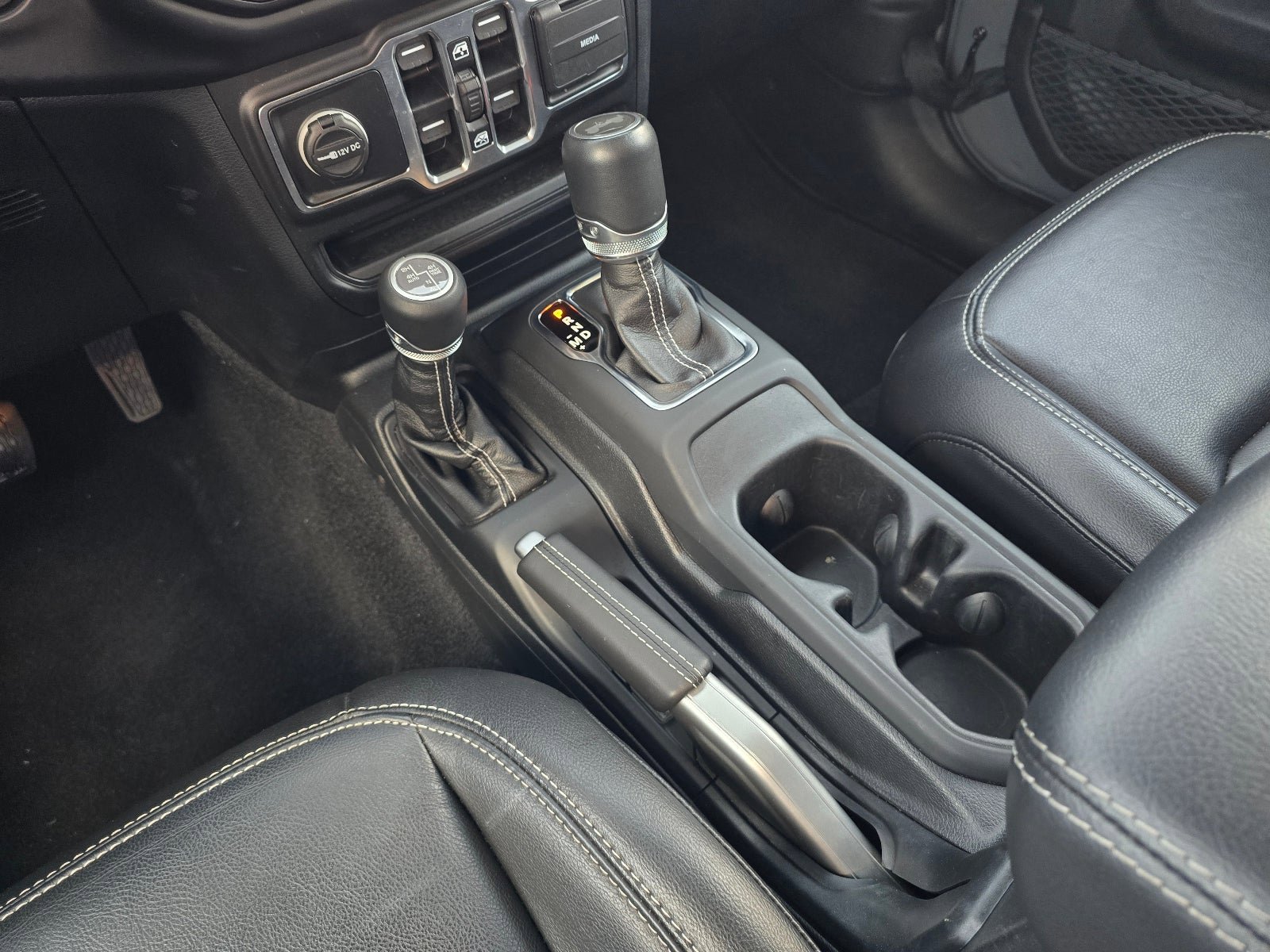 Used 2023 Jeep Wrangler Sahara w/ Cold Weather Group image 17