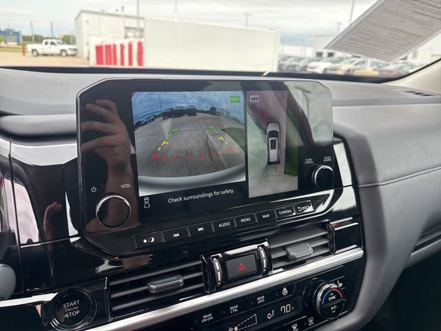 Used 2025 Nissan Pathfinder SL AWD/4WD image 28