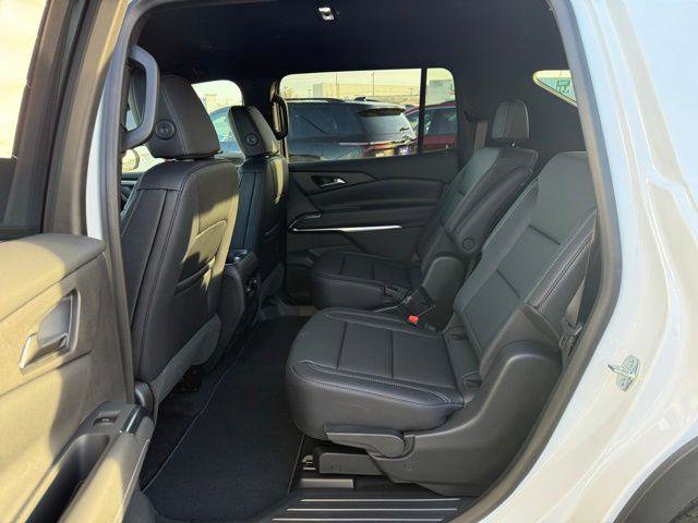 Used 2026 Chevrolet Traverse LT w/ Driver Confidence Package FWD image 24