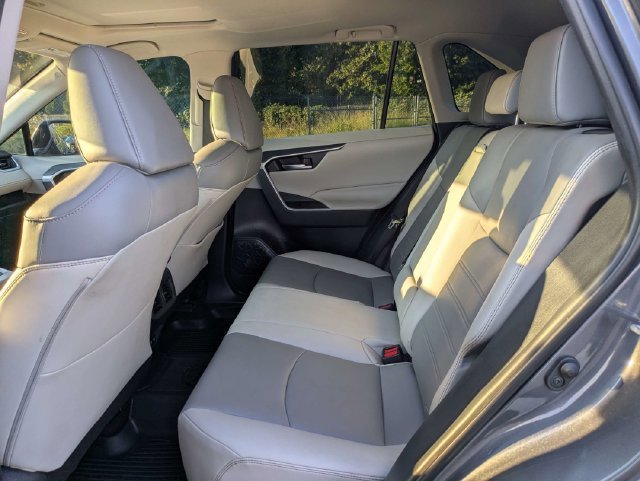 Used 2019 Toyota RAV4 XLE Premium w/ Cold Weather Package FWD image 15