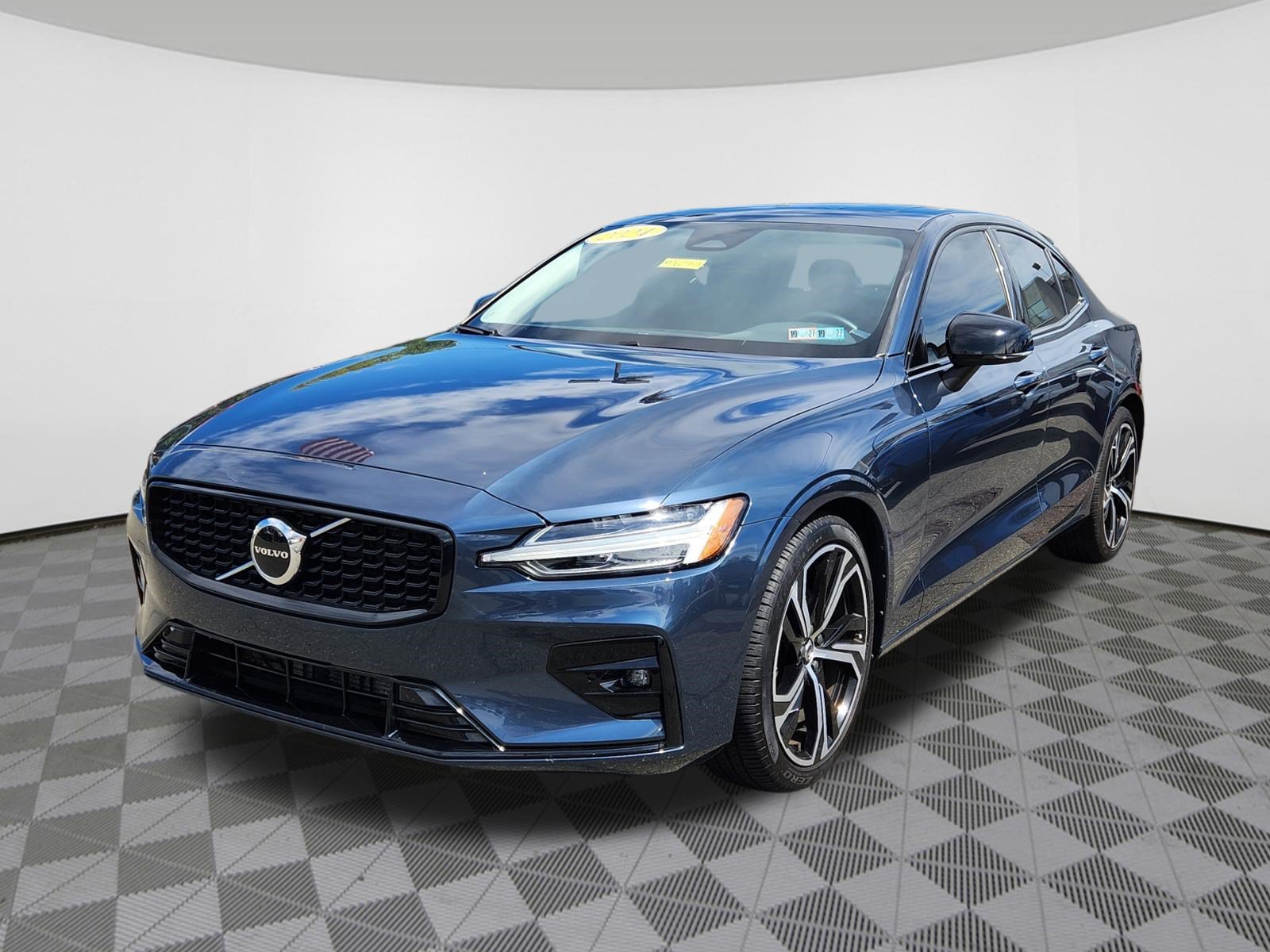 Used 2024 Volvo S60 B5 Core AWD/4WD image 2