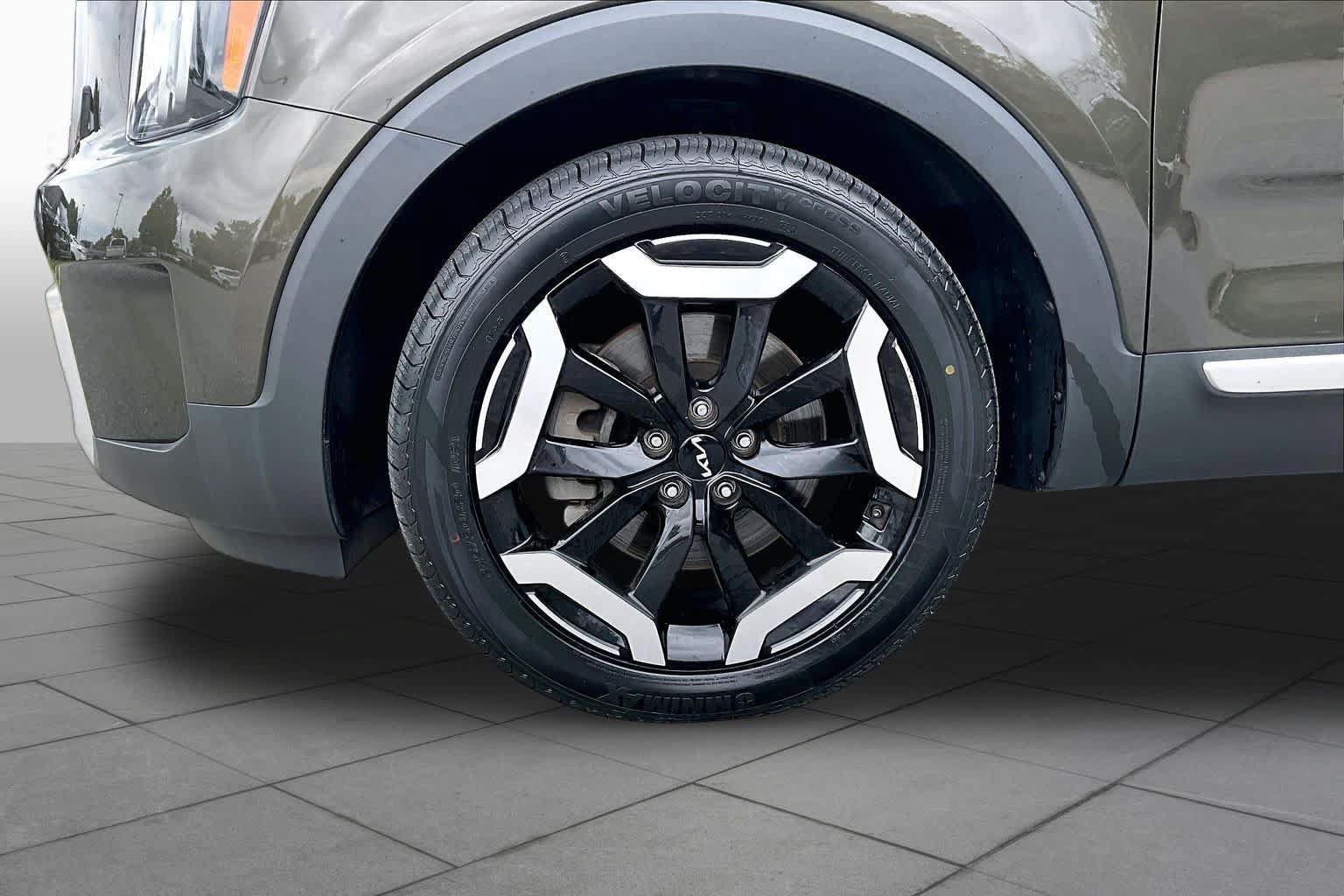 Used 2024 Kia Telluride EX AWD/4WD image 11