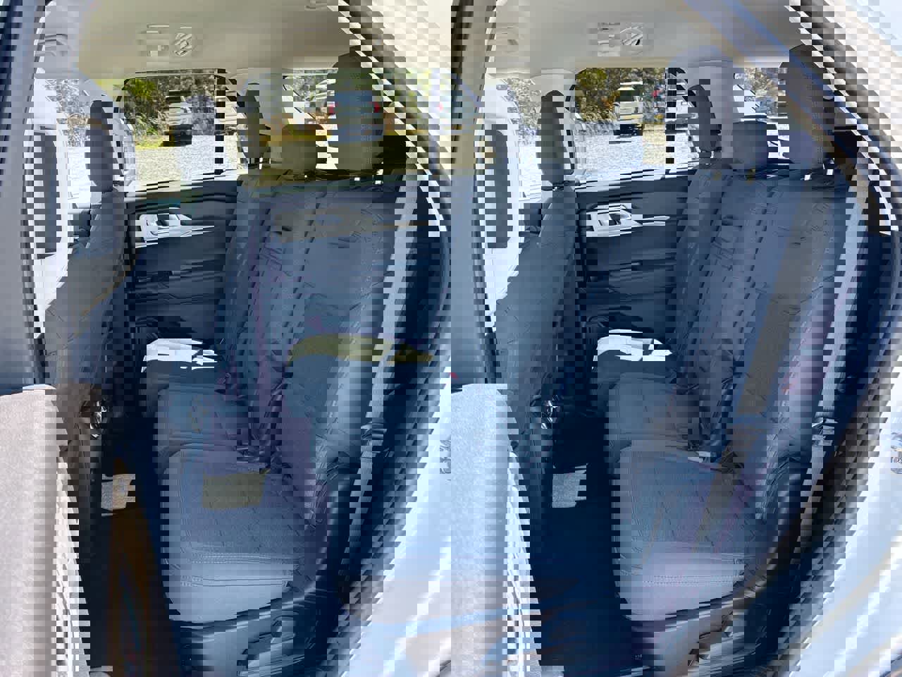 Used 2025 Ford Explorer Active image 24