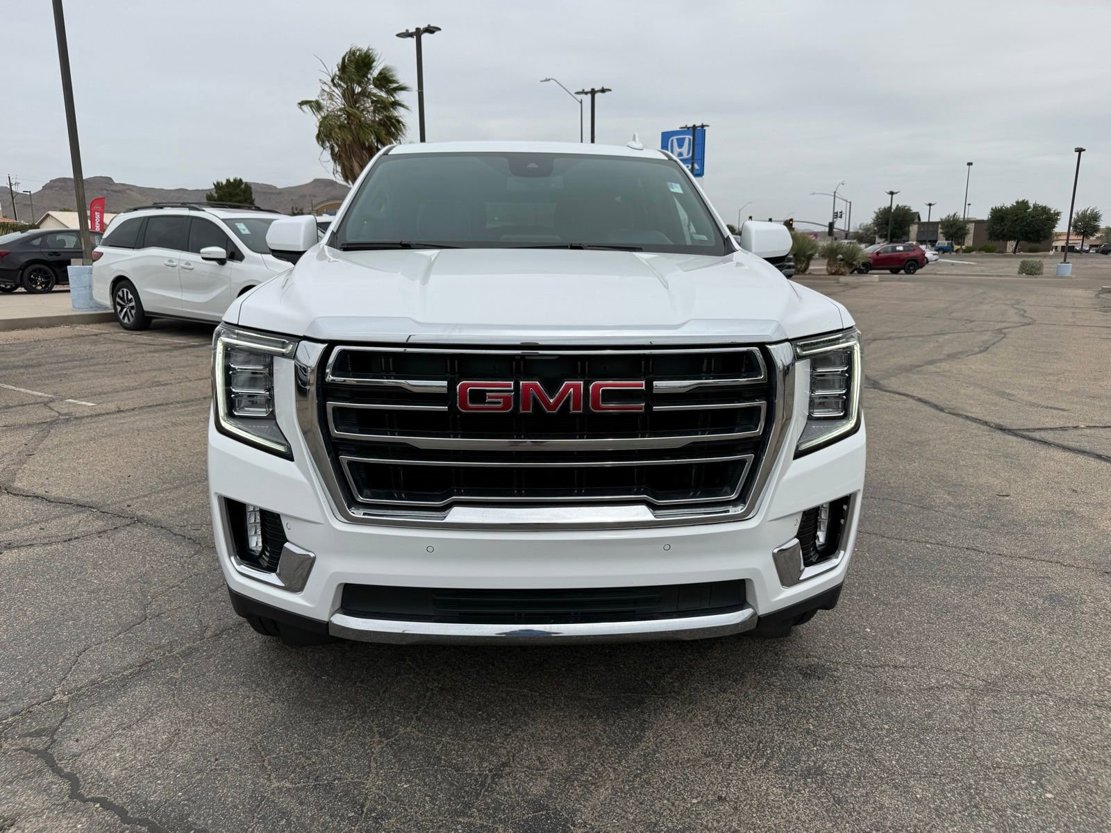 Used 2024 GMC Yukon SLT RWD image 2