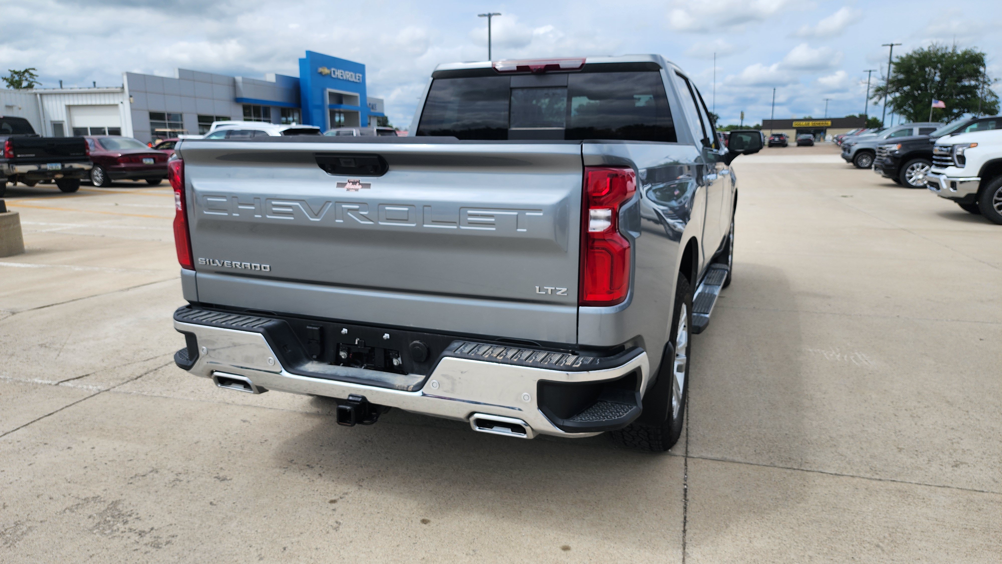 Certified 2025 Chevrolet Silverado 1500 LTZ w/ Technology Package AWD/4WD image 4