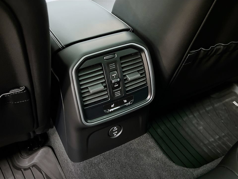 New 2026 Porsche Macan AWD/4WD image 27