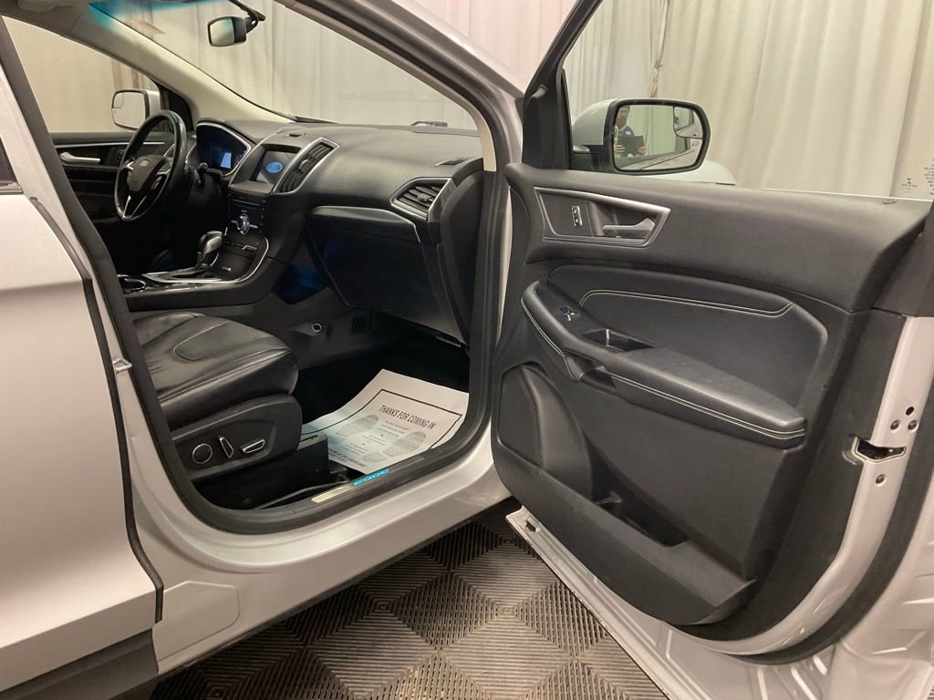 Used 2018 Ford Edge Titanium FWD image 30