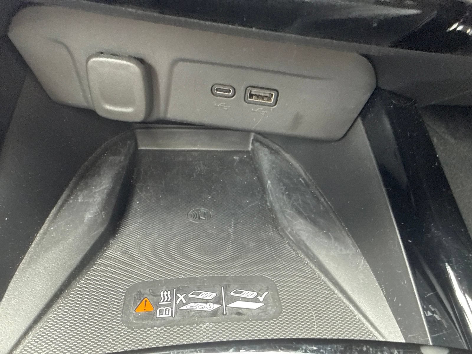 Used 2024 Chevrolet Trax LT w/ Sunroof Package FWD image 22