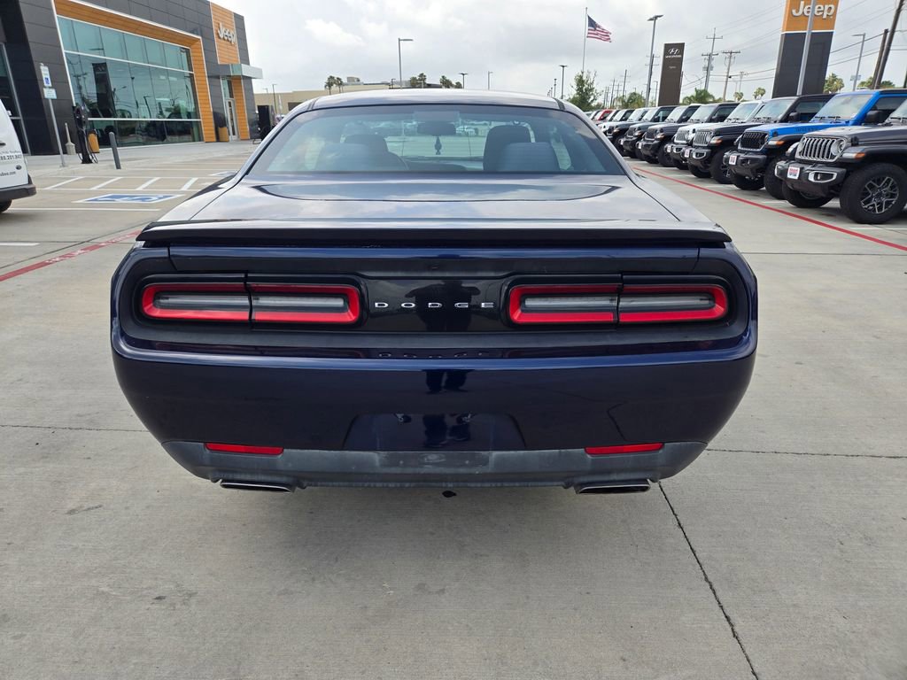 Used 2016 Dodge Challenger R/T RWD image 4