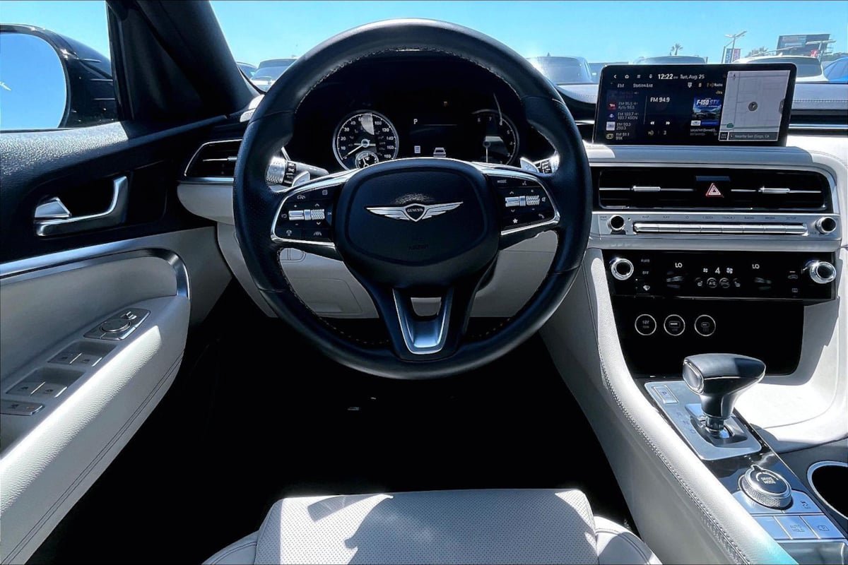 Used 2025 Genesis G70 2.5T RWD image 5
